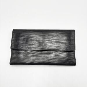 Vintage Louis Vuitton Epi Porte Trésor Black Leather International Wallet M6338